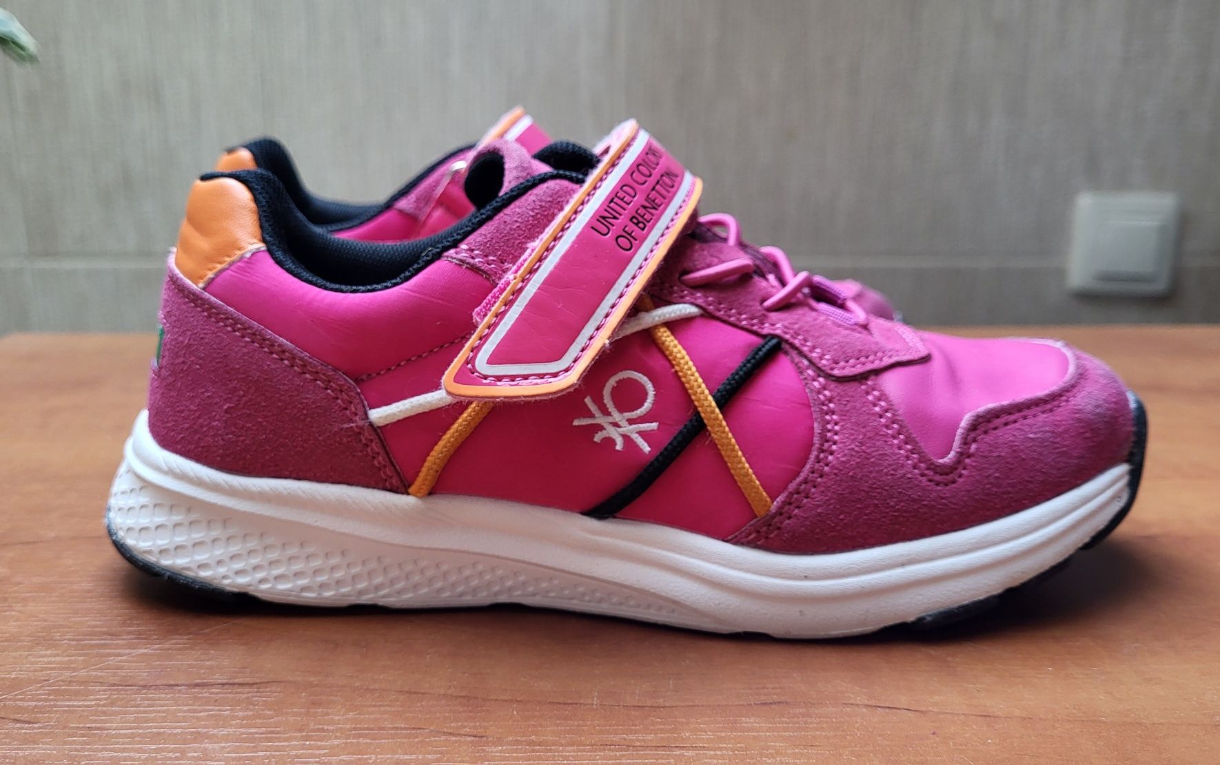 lekkie buty sportowe na rzepy, adidasy dziewczęce Benetton 34