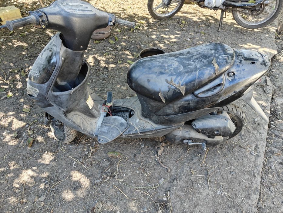 Скутер Сузукі в робочому стані