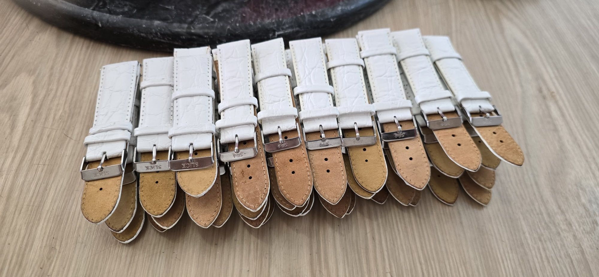 Braçaletes slick lavrados brancos 38 unidades 24mm