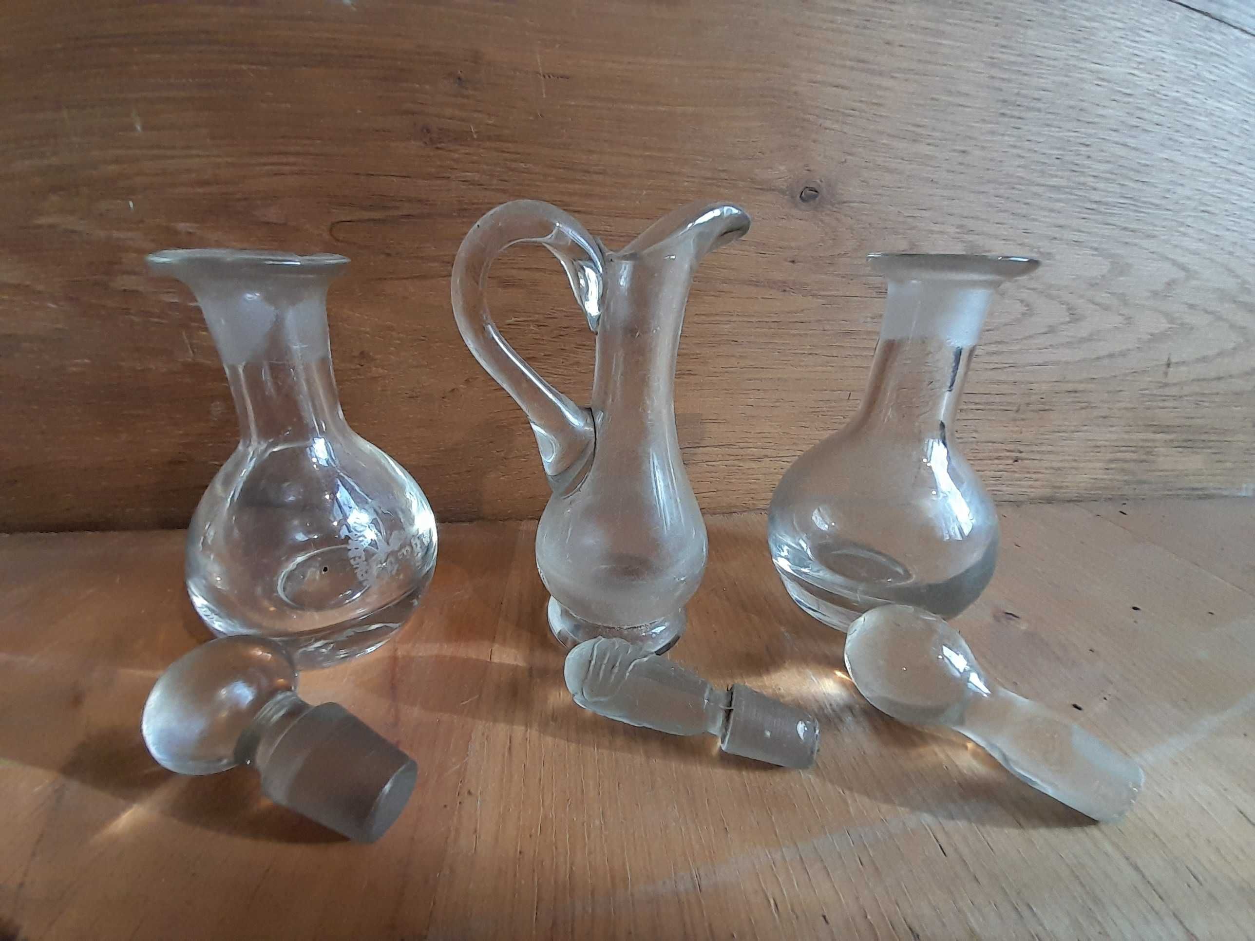 Stare szkło trzy stare buteleczki fiolki zabytek retro vintage