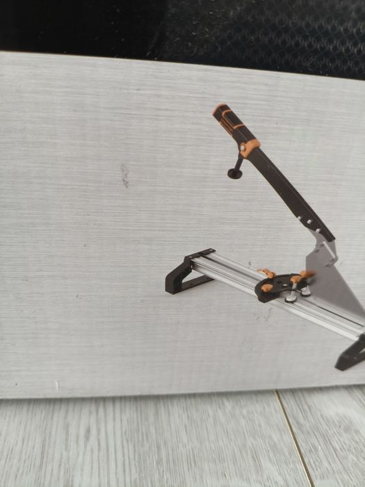 gilotyna do cięcia paneli laminowanych i winylowych