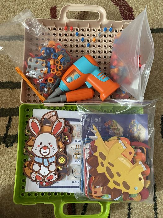 Гра, мозаїка з шурупокрутом у валізі