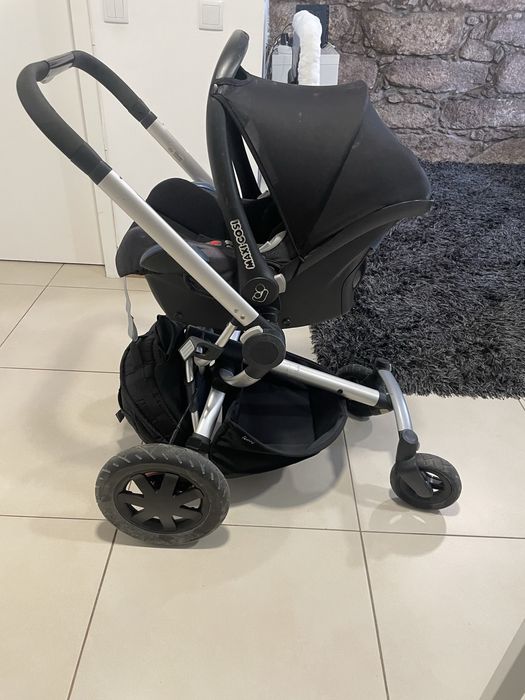 Carrinho de bebe quase novo,ainda em boas condições  ¥£€