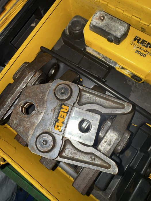 Maquina cravar rems power press 2000