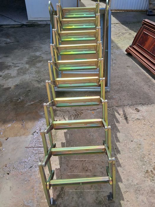 Escada de sótão nova