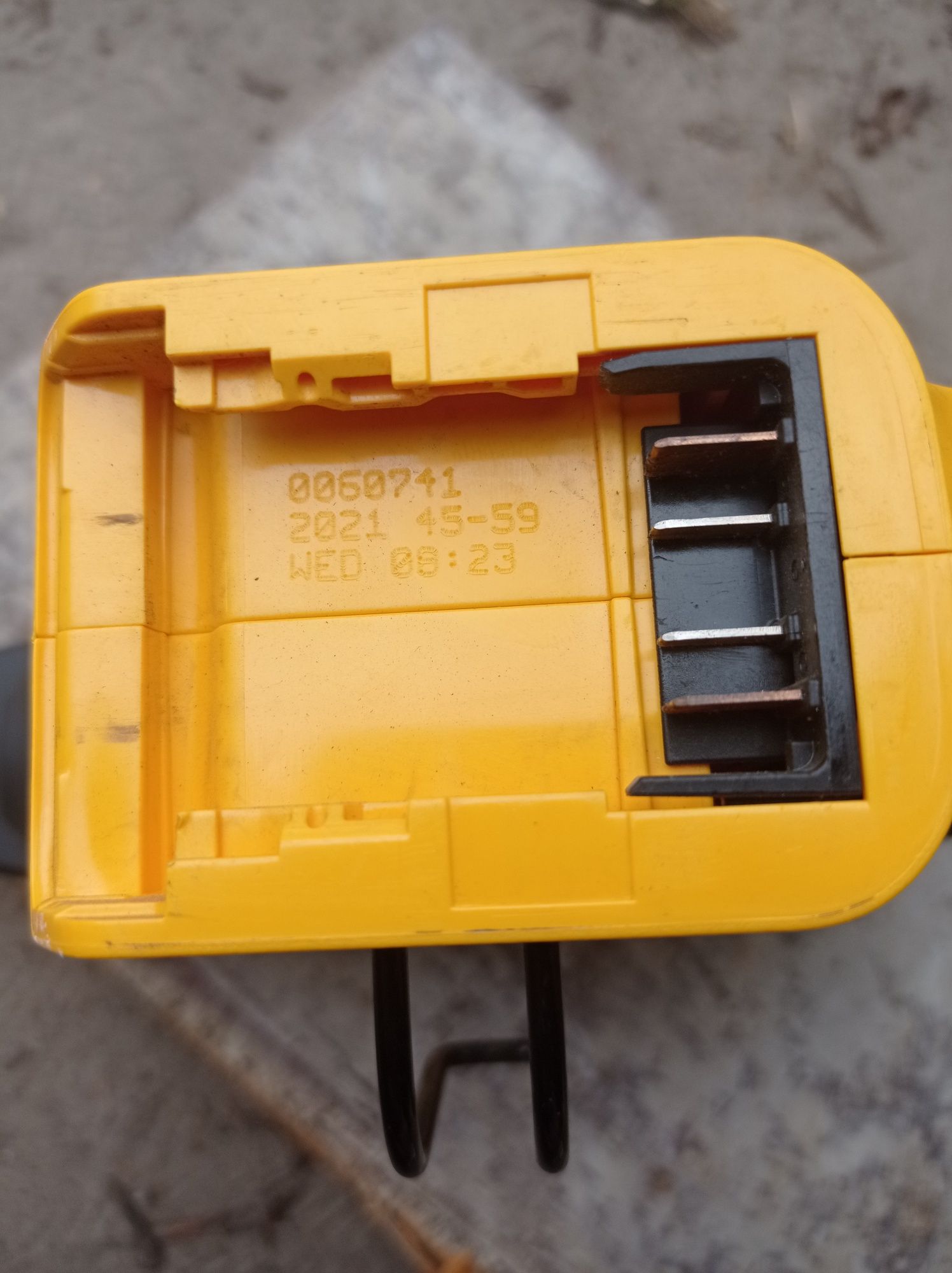 DeWALT DCN890 пистолет акамуляторный по бетону и металу