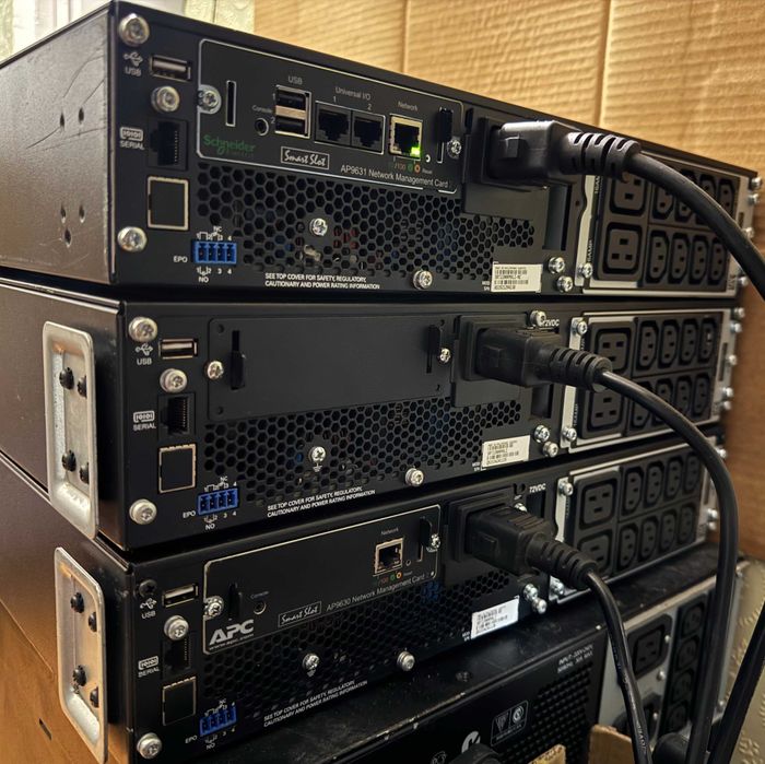 Безперебійник ДБЖ APC smart UPS  SRT2200RMXLI