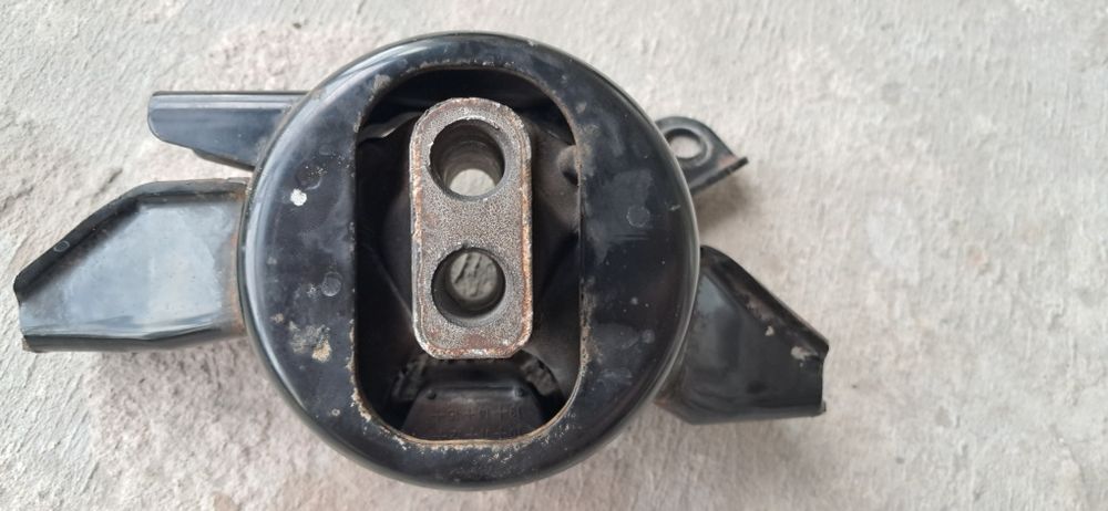 Подушка двигуна ліва 21832-1R000 hyundai