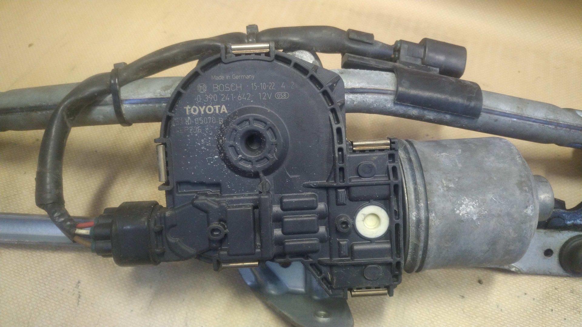 ) Avensis t27 t29 silniczek mechanizm wycieraczek ramiona EU