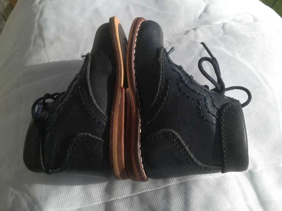 Botinhas novas em pele ortopédica, para criança, n. 20.