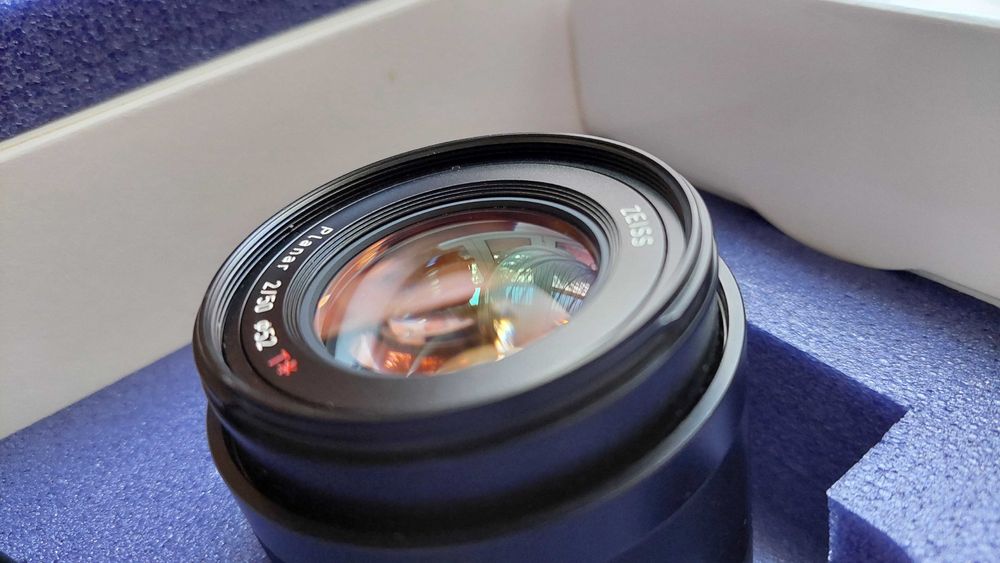 Lente ZEISS Loxia 50mm f/2 Planar T* para Sony FE + Filtro UV Zeiss