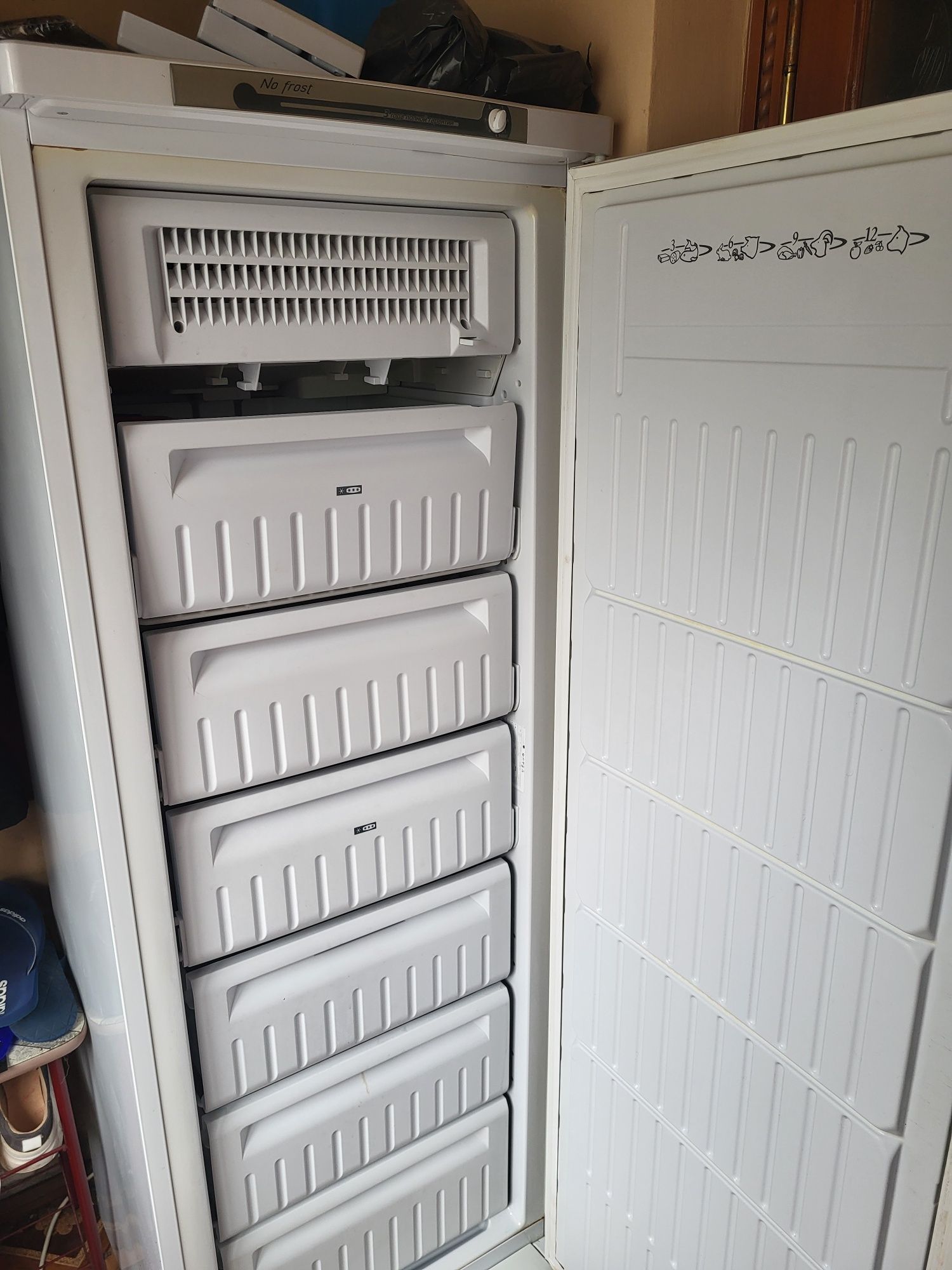 Морозильна камера Indesit No Frost