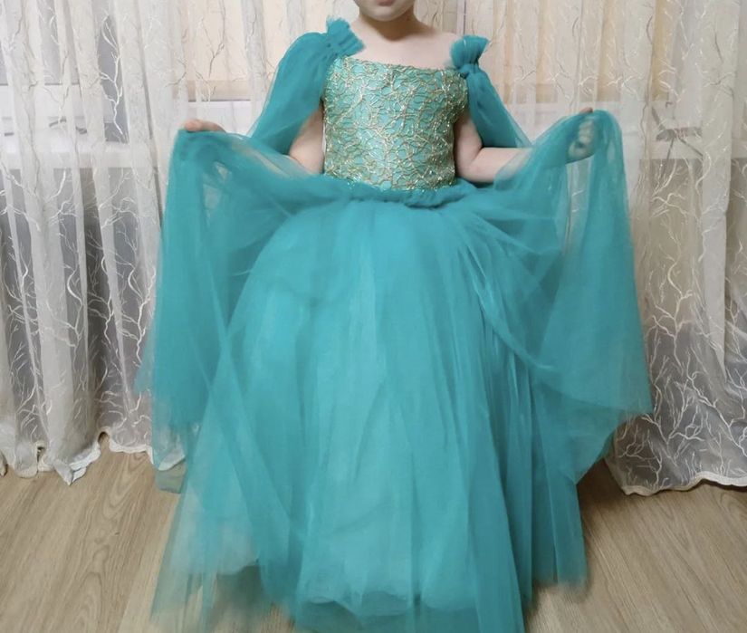 Нарядне плаття на дівчинку 6,7,8 років