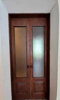 Двери межкомнатные распашные из массива дуба с остеклением в сборе