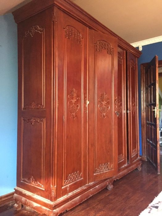 Szafa drewniana - ogromna, rzeźbiona, 213 cm wys. x 227 cm szer.