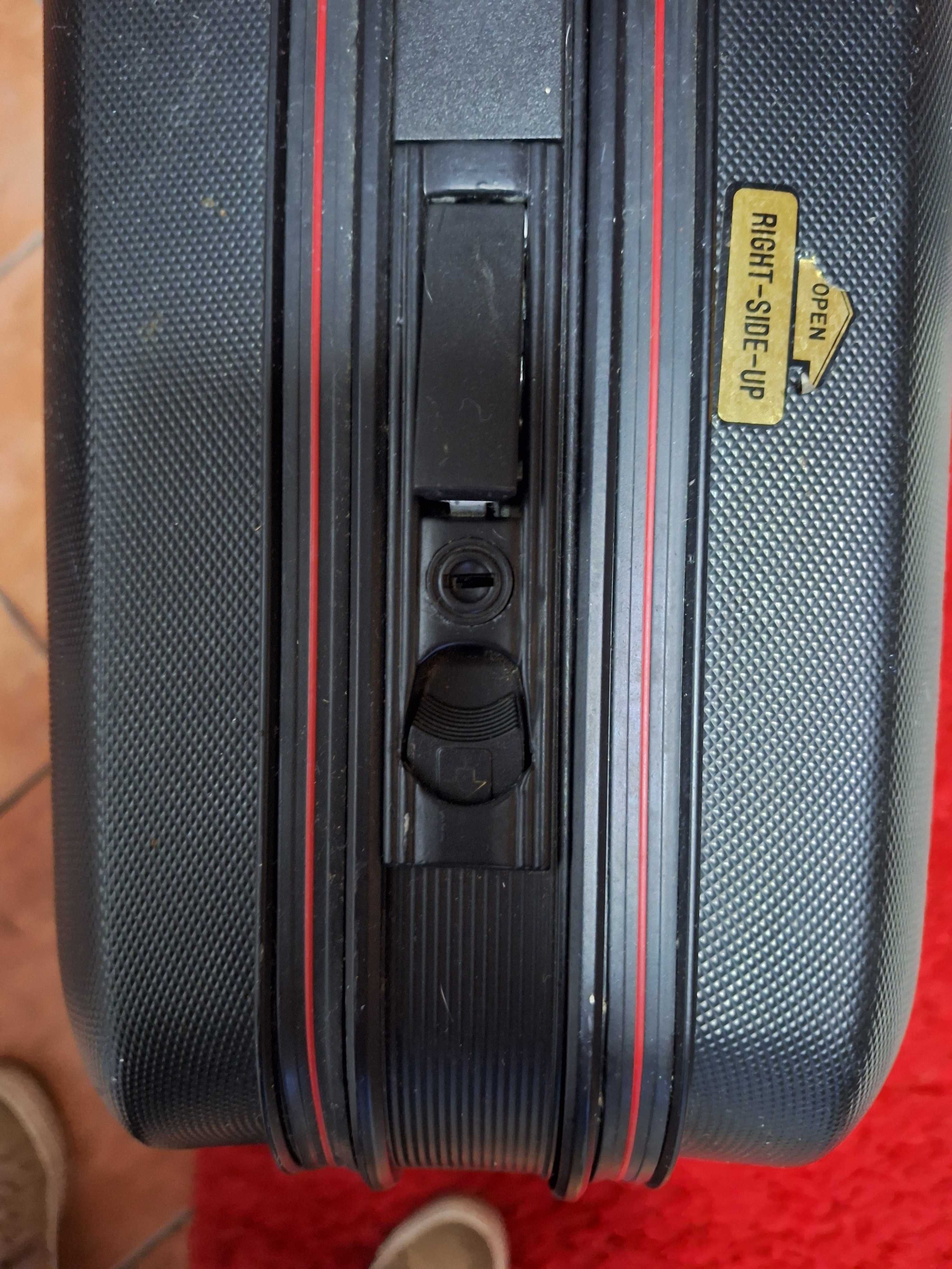 Mala de viagem  rigida Newest 0,62x0,50 (tipo Samsonit)