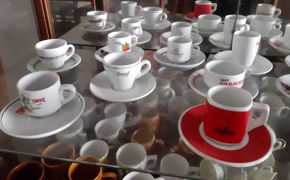 Chávenas de café de coleção.