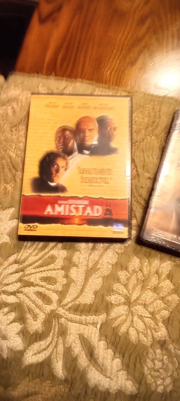 2 filmes dvd benjamin button e amistad