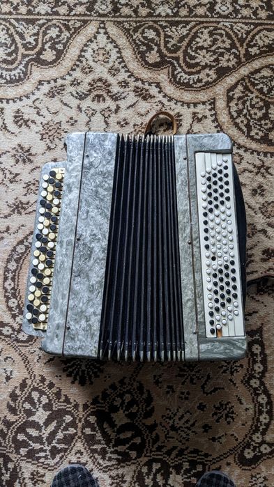 Продам баян ..є деякі нюанси
