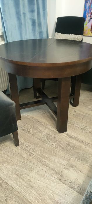 Slół okrągły rozkładany z krzesłami