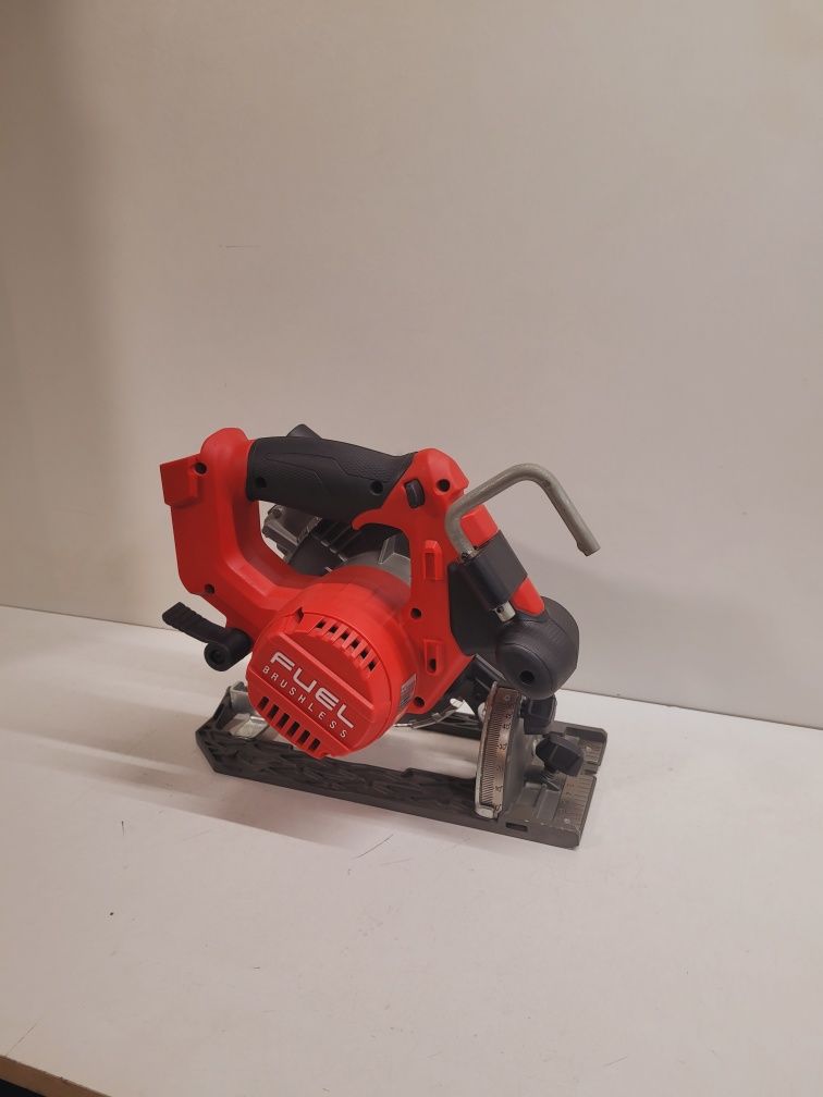 Milwaukee m18 ccs55 безщіткова дискова пила