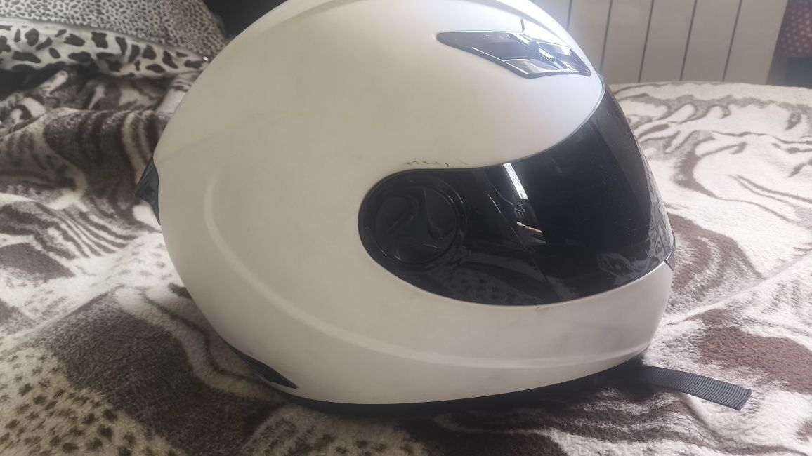 Sprzedam kask motocyklowy.