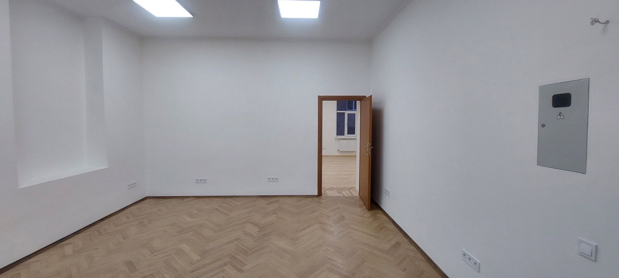 Нежитлова будівля в оренду в центрі Львова на 14 кабінетів, 488,7 м2.
