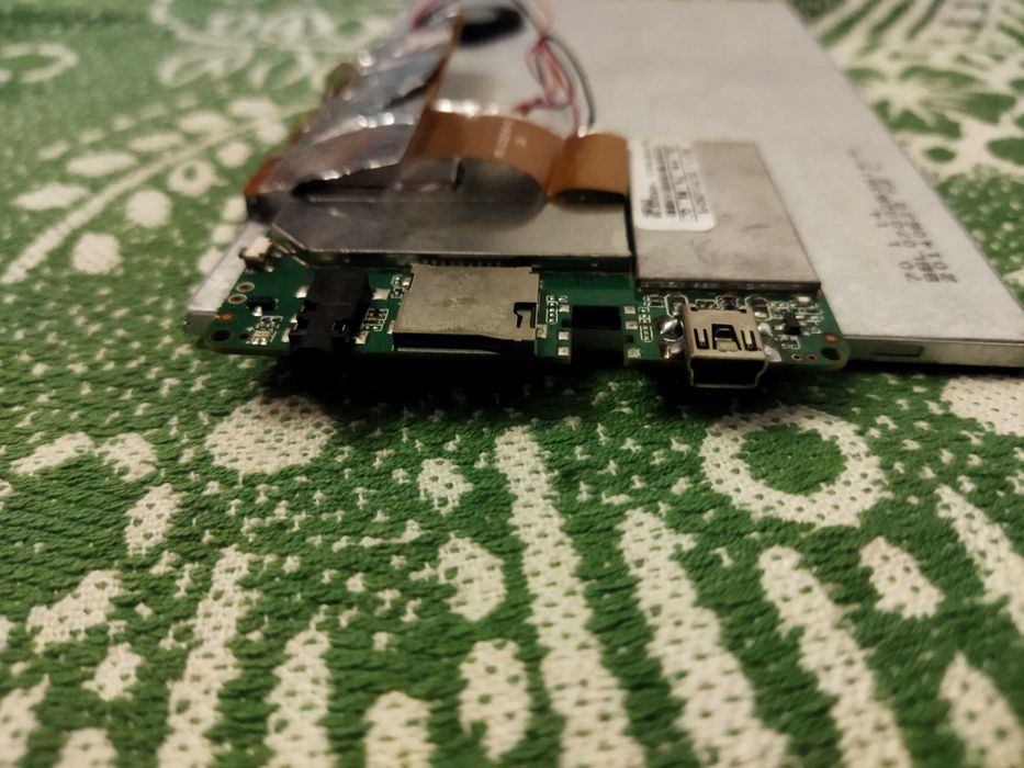 GPS навигатор 7дюймов(запчасти).