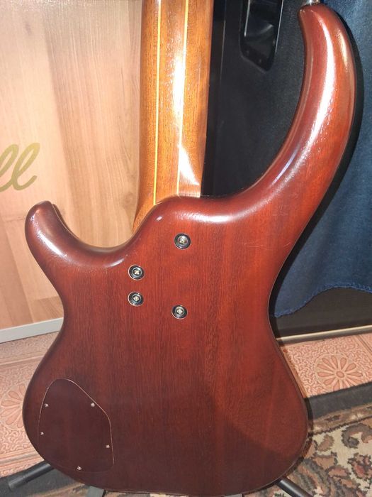 Gitara basowa lutnicza