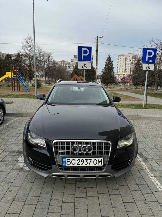Здається ПОДОБОВО AUDI A4 quattro 2.0 бензин