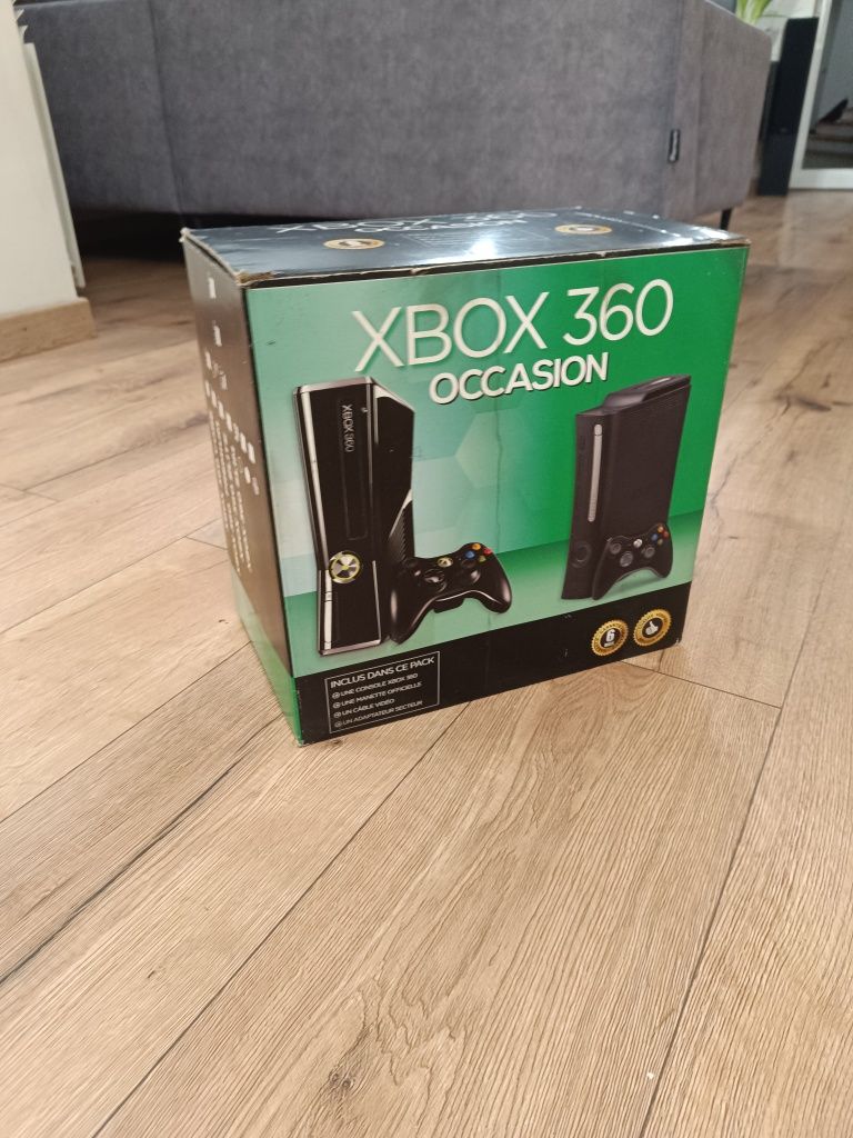 Xbox 360 S + 2 pady