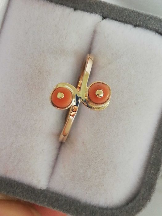 ZŁOTY pierścionek z prawdziwymi koralami próba 585 lata 70