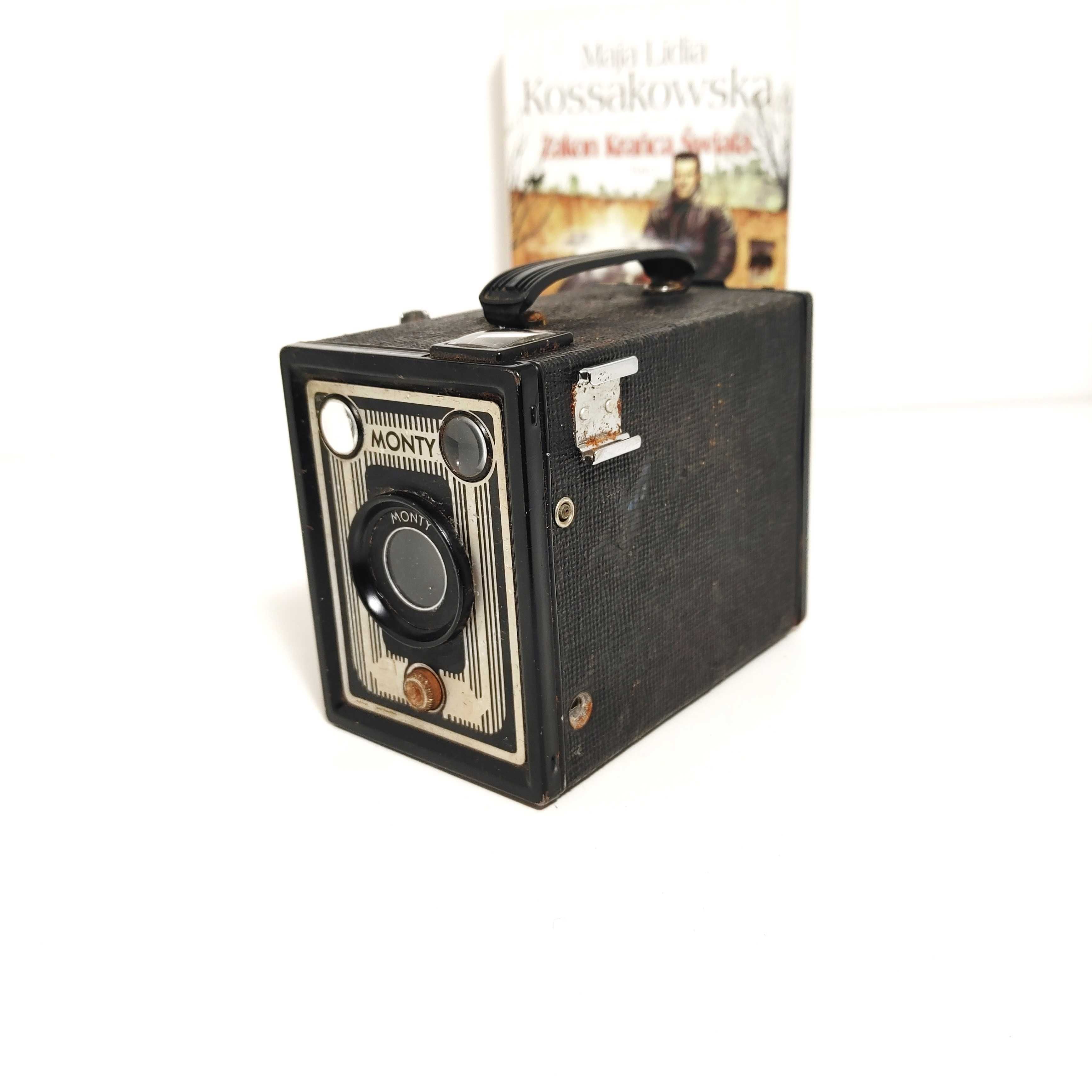 Analogowy aparat pudełkowy MONTY Box -Vredeborch lata 50 te XX wieku