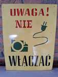 Uwaga! Nie włączać - oryginalna tabliczka z czasów PRL
