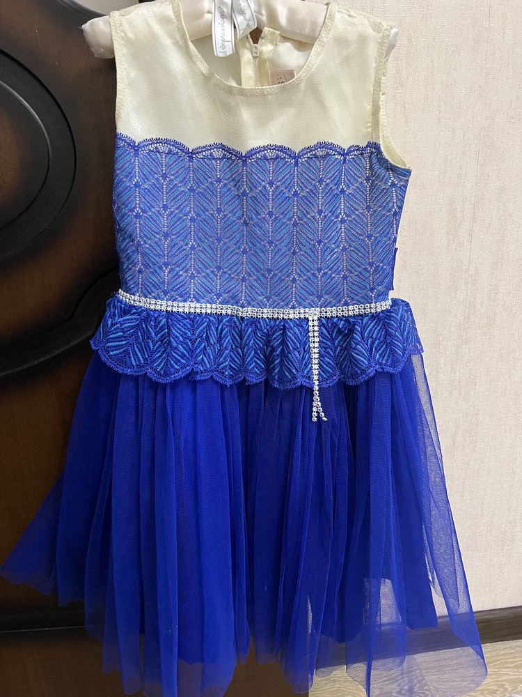 Фирменное нарядное платье на девочку 5 6 лет Tais 116 см