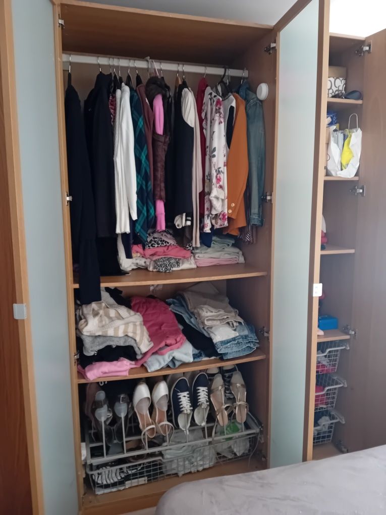 Vendo roupeiro praticamente novo com muita arrumação