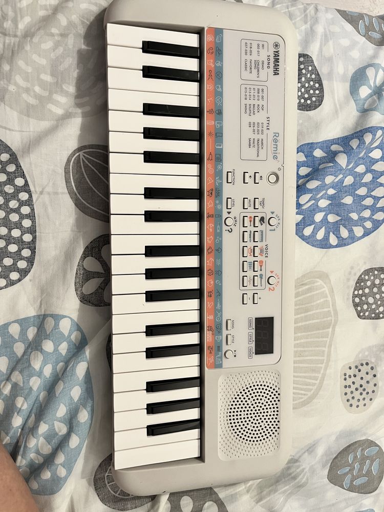 Keyboard Yamaha pss e30 Remie
