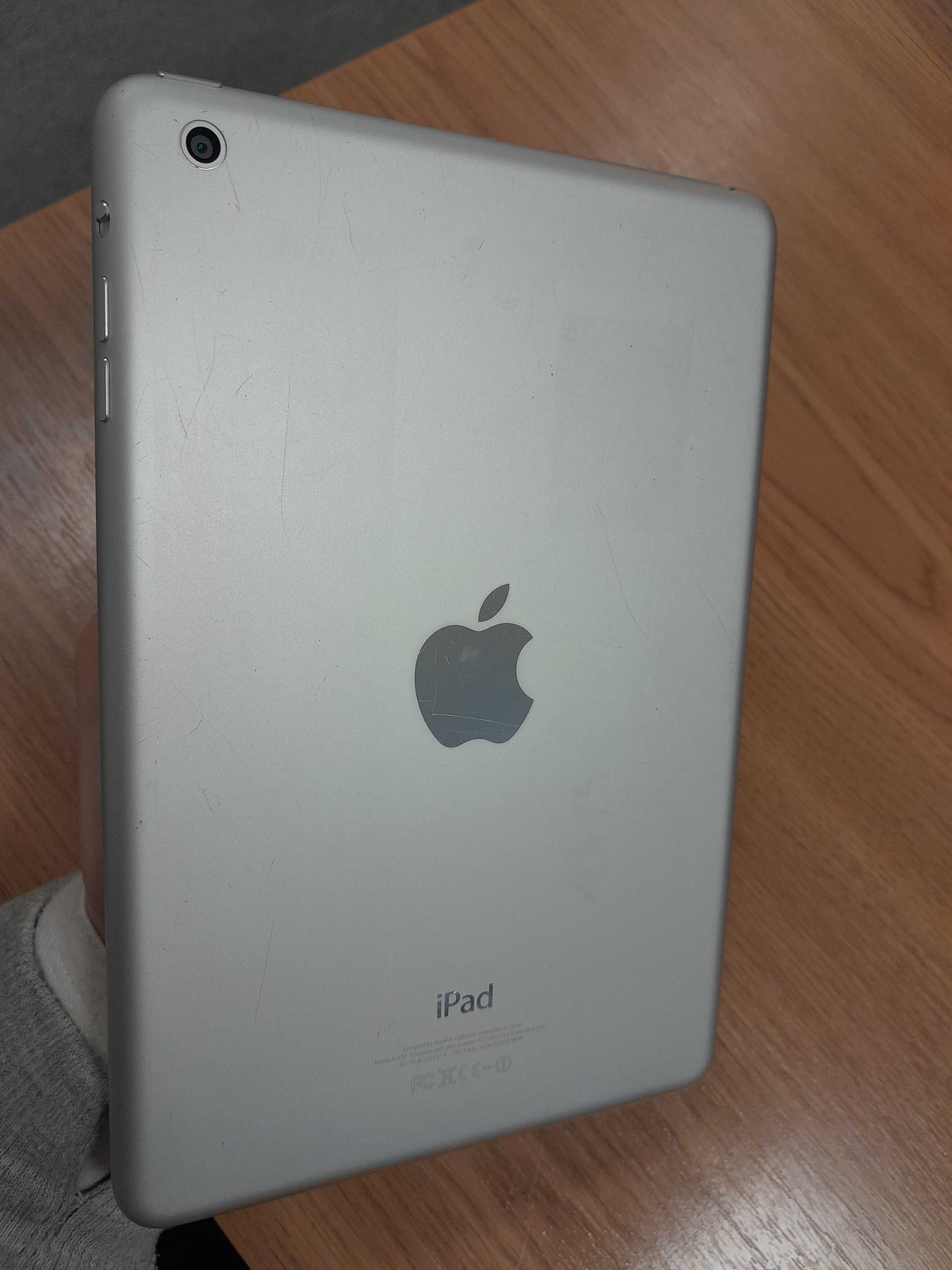 Tablet Apple iPad mini 16 GB srebrny