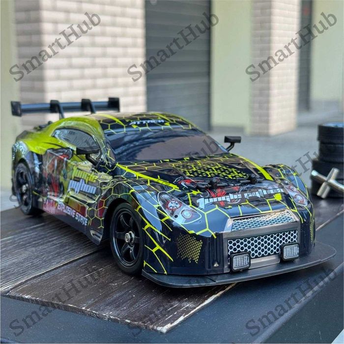 Дрифт машинка с дымом Nissan GTR Snake на радиоуправлении желтая Нисан