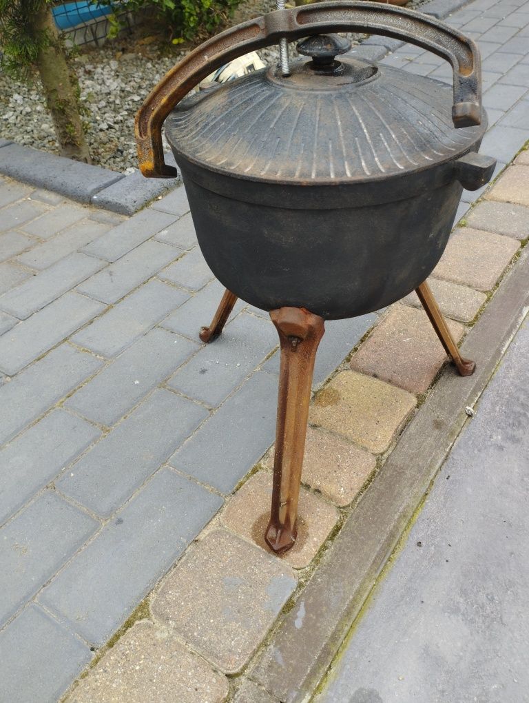 Sprzedam kociołek żeliwny
