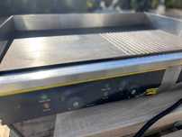Płyta grillowa 1/2 gładka, 1/2 ryflowana, P 3.3 kW, U 230 V Gredil