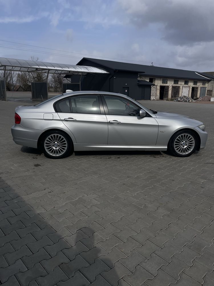 Продам бмв е90.