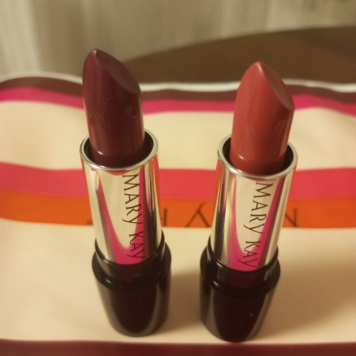 Розпродаж -50%Помади,блиск.