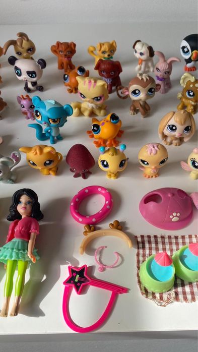 Lote de brinquedos - Littlest Pet Shop + bonecas + acessórios