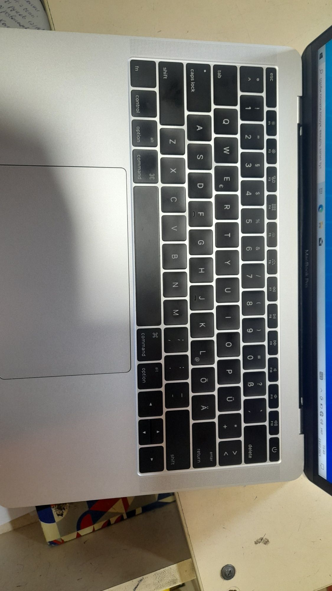Macbook Pro a1708 model