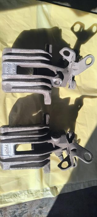 Zacisk hamulcowy prawy TRW do Audi A3 model 8p