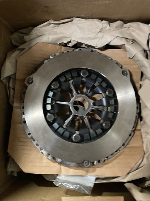 Koło Dwumasowe Sprzęgło  AUDI A3 8P 1.6 TDI