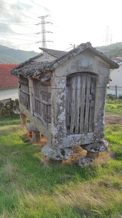 Canastro / Espigueiro em Pedra