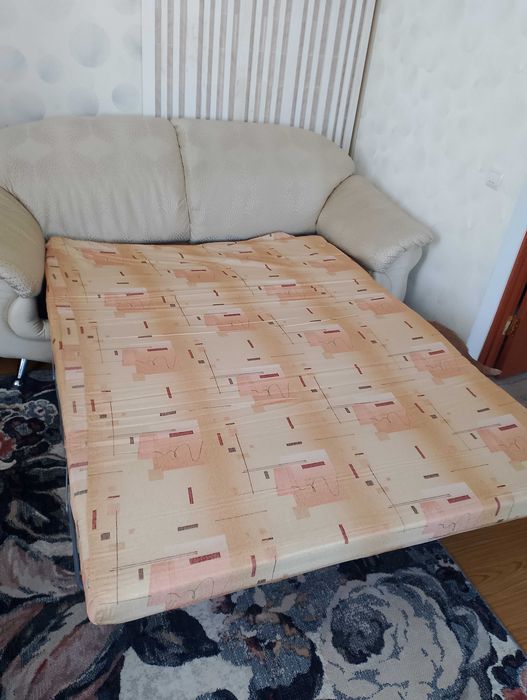 Диван розкладний та крісло
