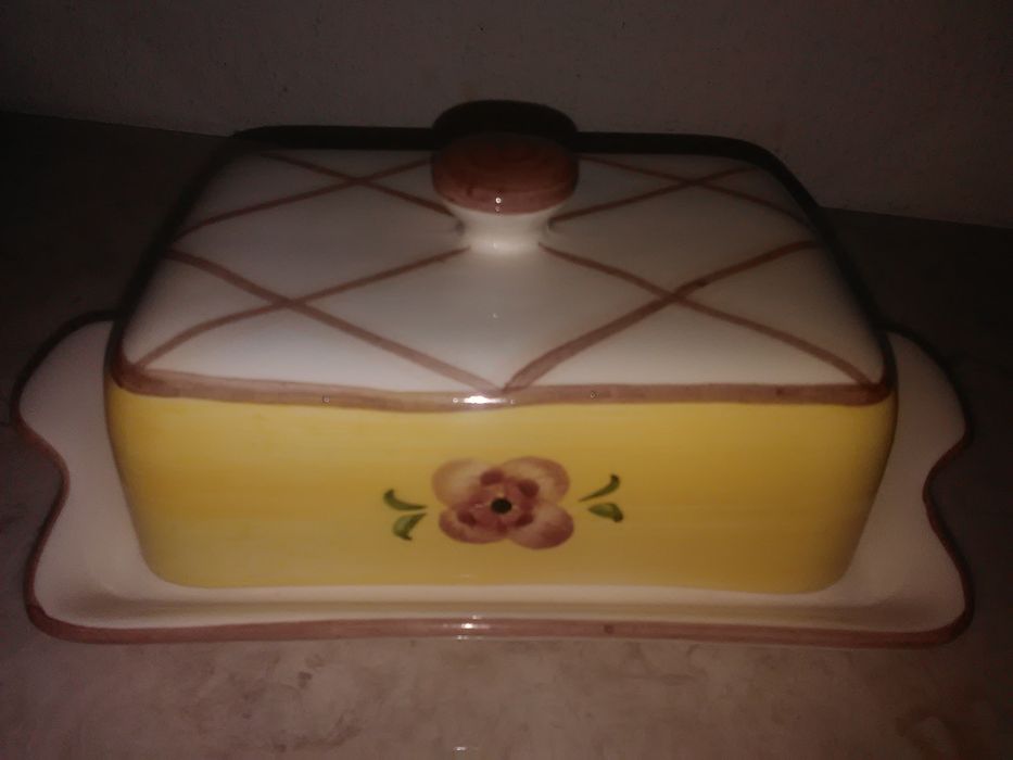 Manteigueira pintada á mão